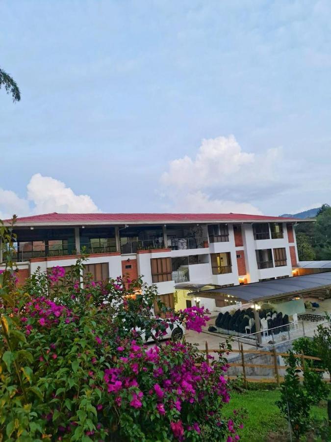 Hotel Bahia del Faro Guatapé Exterior foto